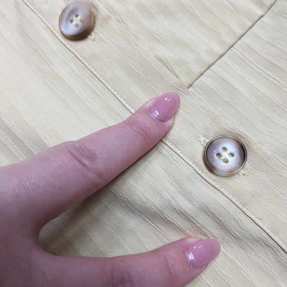 Nap Fantastic Curved Hem Blouse Pastel Butter Yellow Size Large - Picture 15 of 16